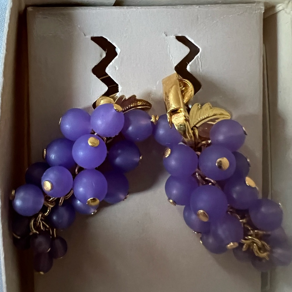 Avon Lavender and Gold Grape Earrings